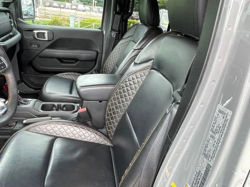 Used 2023 Jeep Wrangler Unlimited Sahara AWD/4WD image 7