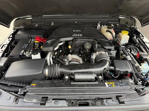 Used 2021 Jeep Gladiator Rubicon w/ Cold Weather Group image 11