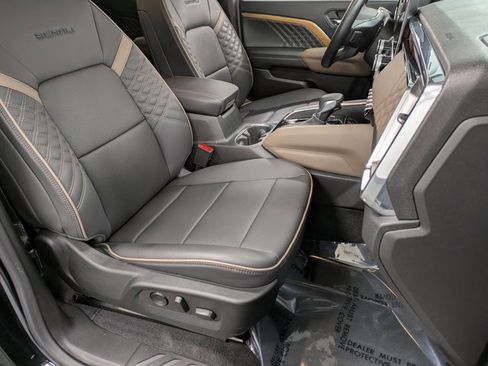 Used 2024 GMC Canyon Denali image 28