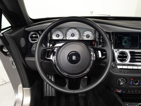 Used 2019 Rolls-Royce Dawn RWD image 27