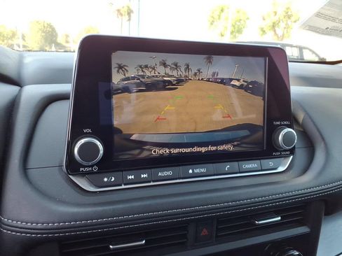 Certified 2025 Nissan Rogue SV FWD image 15