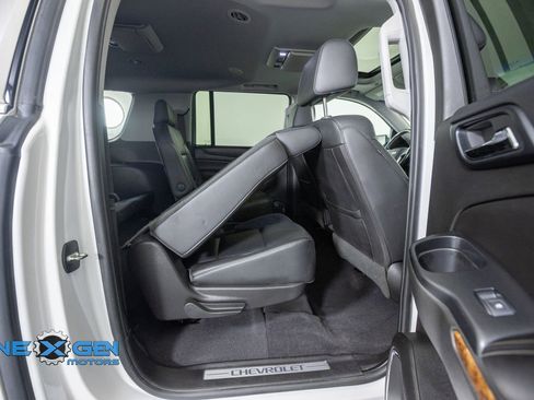 Used 2019 Chevrolet Suburban Premier AWD/4WD image 39