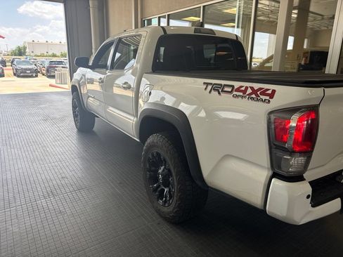 Used 2021 Toyota Tacoma TRD Off-Road w/ Technology Package AWD/4WD image 2