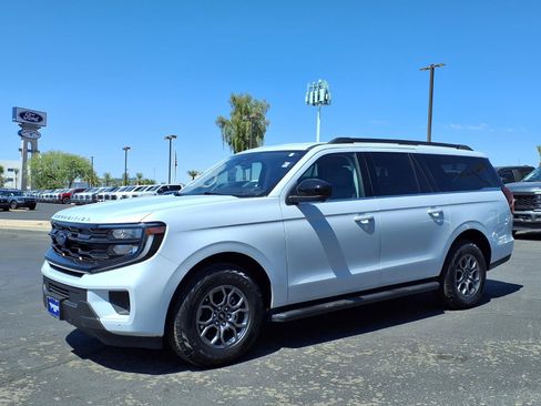 Certified 2025 Ford Expedition Active AWD/4WD image 4