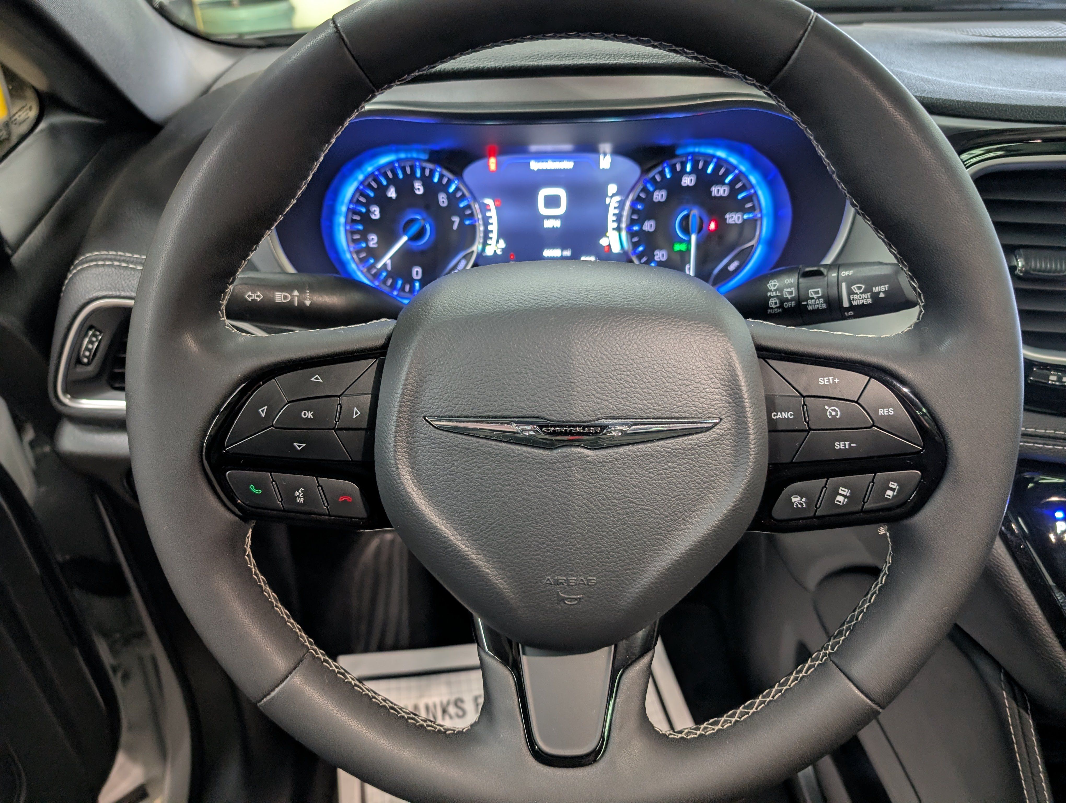 Used 2025 Chrysler Pacifica Limited FWD image 19