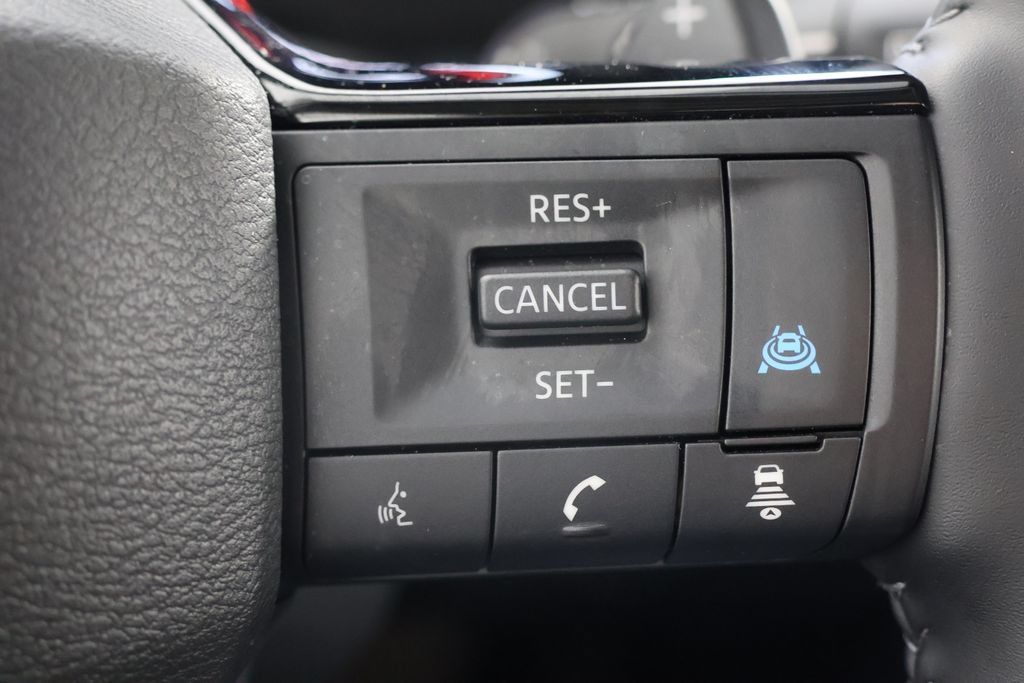 Used 2025 Nissan Rogue SL w/ SL Premium Package AWD/4WD image 12