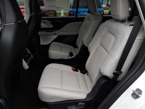 New 2026 Lincoln Aviator Reserve image 8