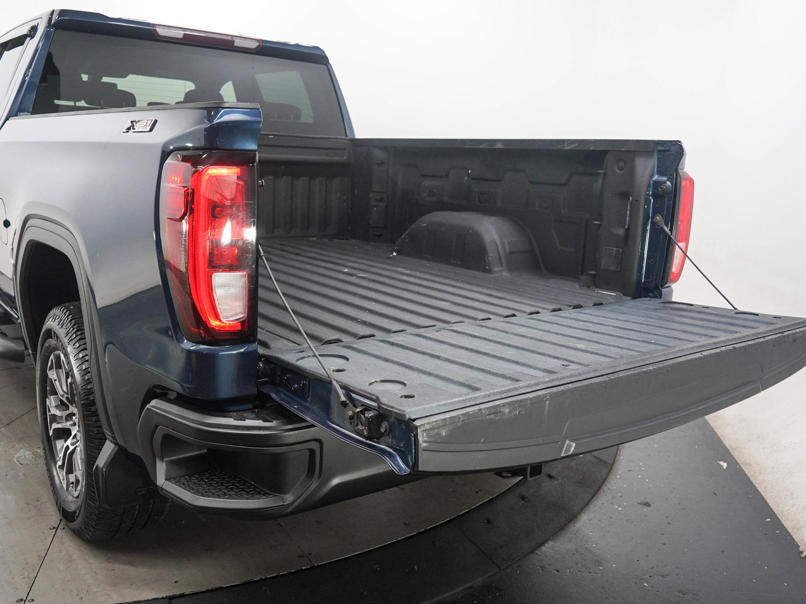 Used 2019 GMC Sierra 1500 4x4 Crew Cab w/ Convenience Package image 9