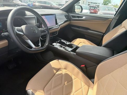 Used 2024 Volkswagen Atlas Cross Sport SE AWD/4WD image 8