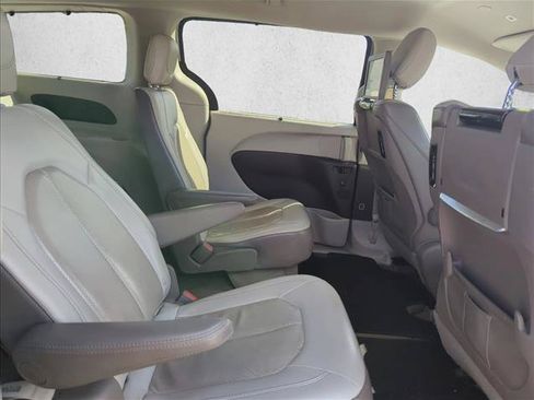 Used 2019 Chrysler Pacifica Touring-L Plus w/ Advanced Safetytec Group FWD image 16
