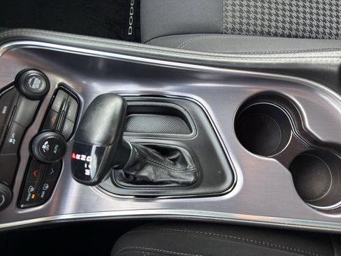 Used 2016 Dodge Challenger SXT image 20