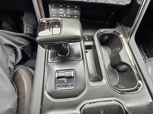 Used 2022 GMC Sierra 1500 AT4 w/ AT4 Premium Package AWD/4WD image 30