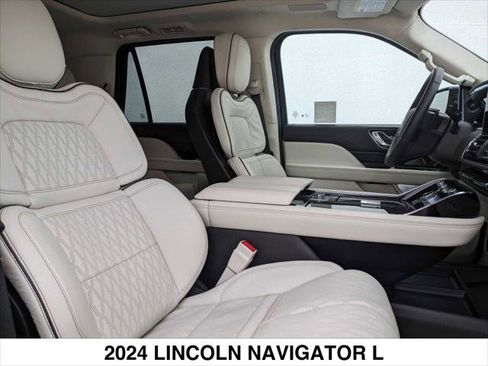 Used 2024 Lincoln Navigator L Black Label AWD/4WD image 32