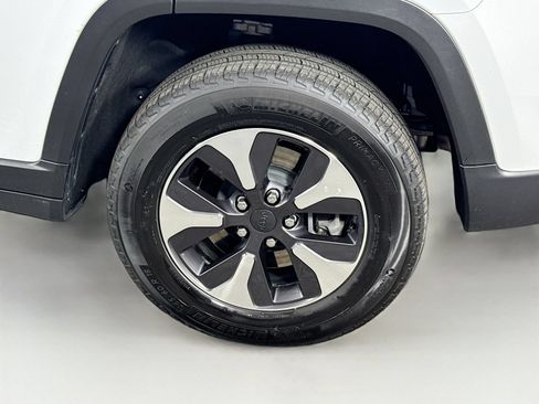 Used 2025 Jeep Grand Cherokee Limited 4xe AWD/4WD image 9