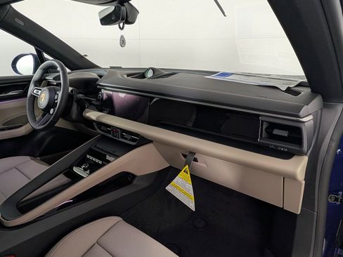 New 2026 Porsche Macan 4 Electric image 19