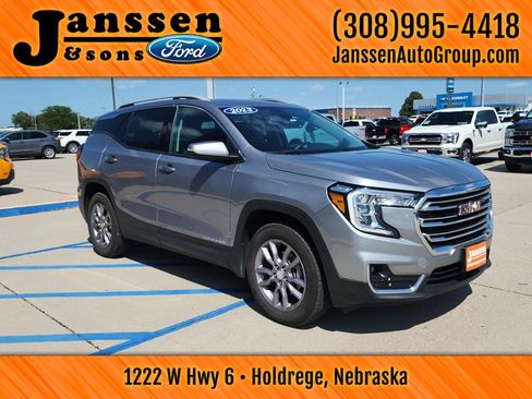 Used 2023 GMC Terrain SLT AWD/4WD image 4