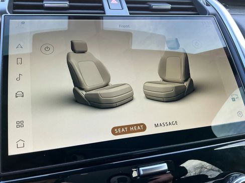 Used 2023 Land Rover Discovery S R-Dynamic image 32