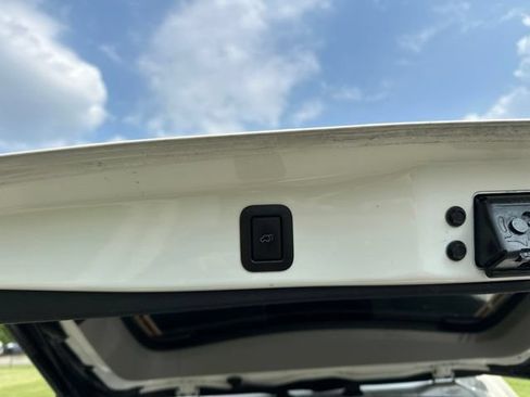 Used 2019 Toyota Highlander XLE AWD/4WD image 22