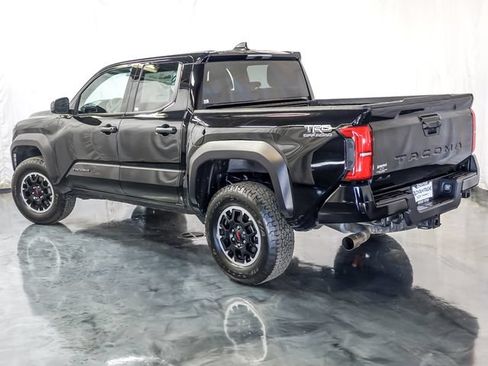 Used 2025 Toyota Tacoma TRD Off-Road AWD/4WD image 9