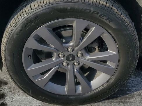 Certified 2022 Ford Explorer XLT w/ Equipment Group 202A image 5