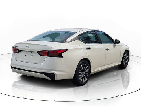 Used 2025 Nissan Altima 2.5 SV FWD image 4