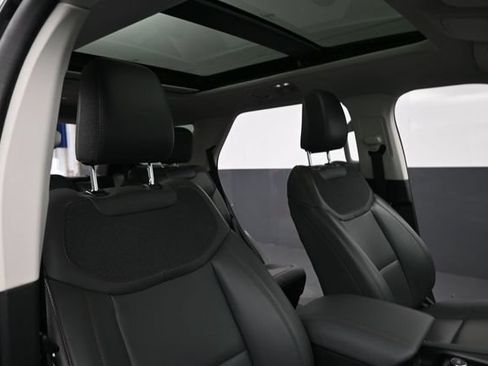 Certified 2025 Ford Explorer Active w/ Active Comfort Package AWD/4WD image 32