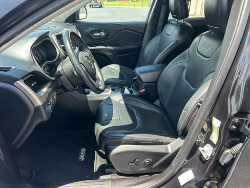 Used 2015 Jeep Cherokee Limited w/ Luxury Group AWD/4WD image 10
