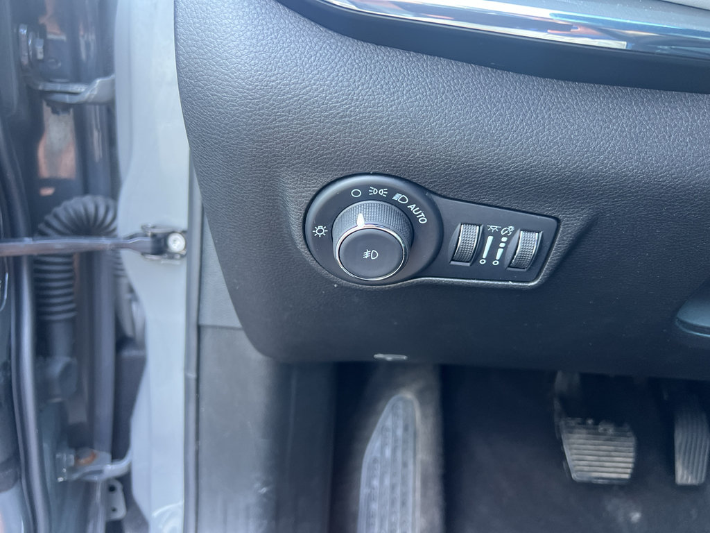 Used 2023 Jeep Compass Limited w/ Sun and Sound Group AWD/4WD image 31
