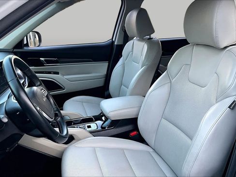 Certified 2025 Kia Telluride S FWD image 8