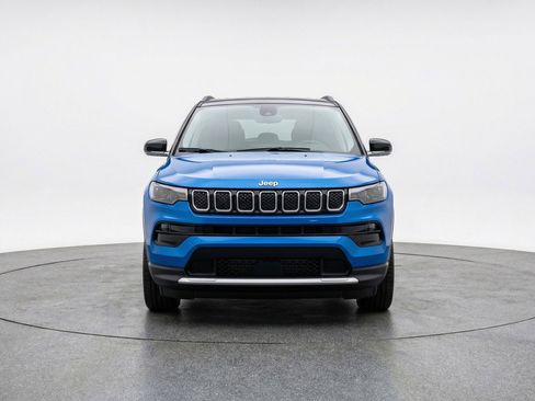 Used 2025 Jeep Compass Limited AWD/4WD image 2