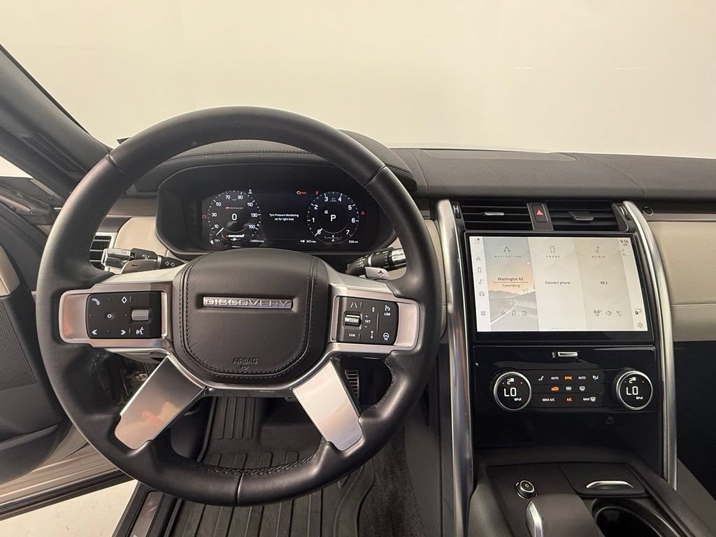Used 2021 Land Rover Discovery HSE R-Dynamic AWD/4WD image 15