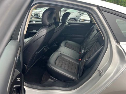 Used 2017 Ford Fusion SE w/ Equipment Group 201A image 17