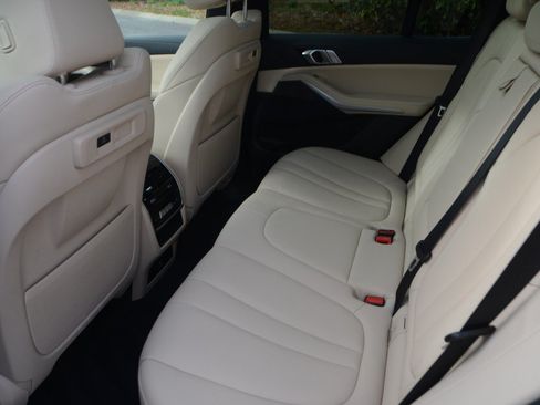 Used 2022 BMW X5 xDrive40i AWD/4WD image 14
