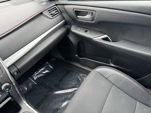 Certified 2016 Toyota Camry SE image 18