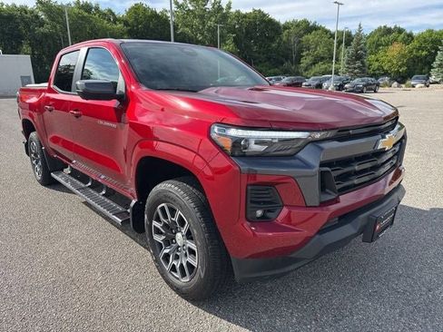 Used 2023 Chevrolet Colorado LT w/ LT Convenience Package III AWD/4WD image 3
