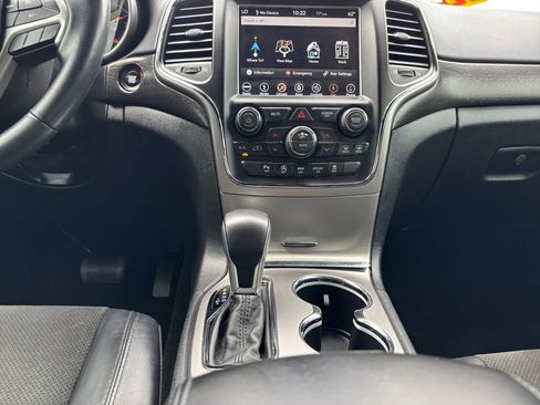 Used 2018 Jeep Grand Cherokee Altitude AWD/4WD image 12