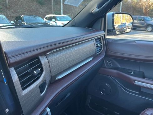 Used 2023 Ford Expedition Limited image 30
