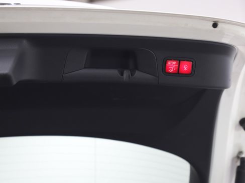 Used 2020 Mercedes-Benz GLC 300 4MATIC Coupe image 12