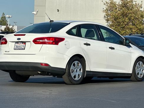 Used 2015 Ford Focus S image 2