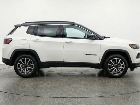 Used 2025 Jeep Compass Trailhawk image 11