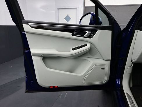 Certified 2024 Porsche Macan S image 7