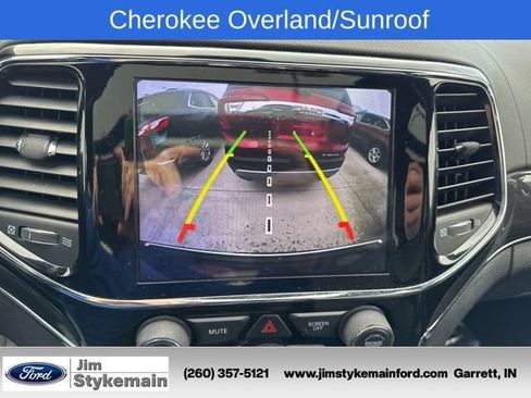 Used 2019 Jeep Grand Cherokee Overland AWD/4WD image 46