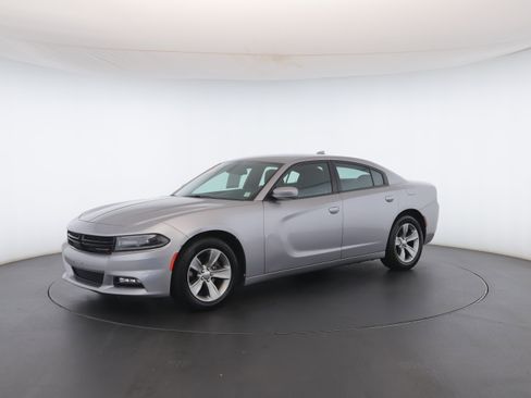 Used 2016 Dodge Charger SXT image 39
