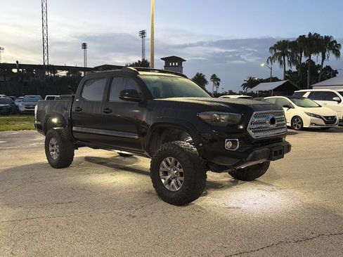 Used 2016 Toyota Tacoma SR5 w/ SR5 Appearance Package (SN) RWD image 2