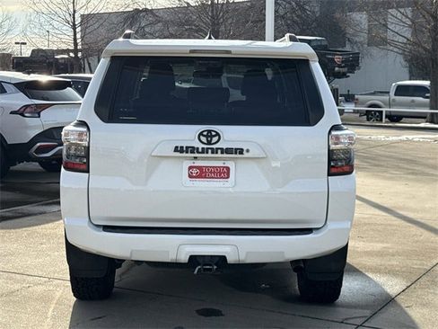 Used 2020 Toyota 4Runner SR5 image 5