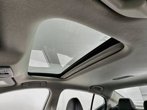 Used 2024 Nissan Sentra SR w/ SR Premium Package FWD image 15