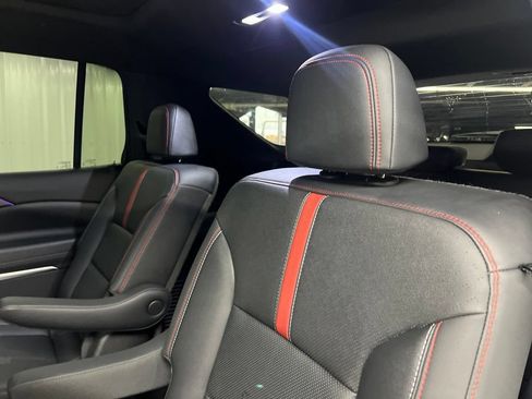 Used 2024 Chevrolet Traverse RS AWD/4WD image 10