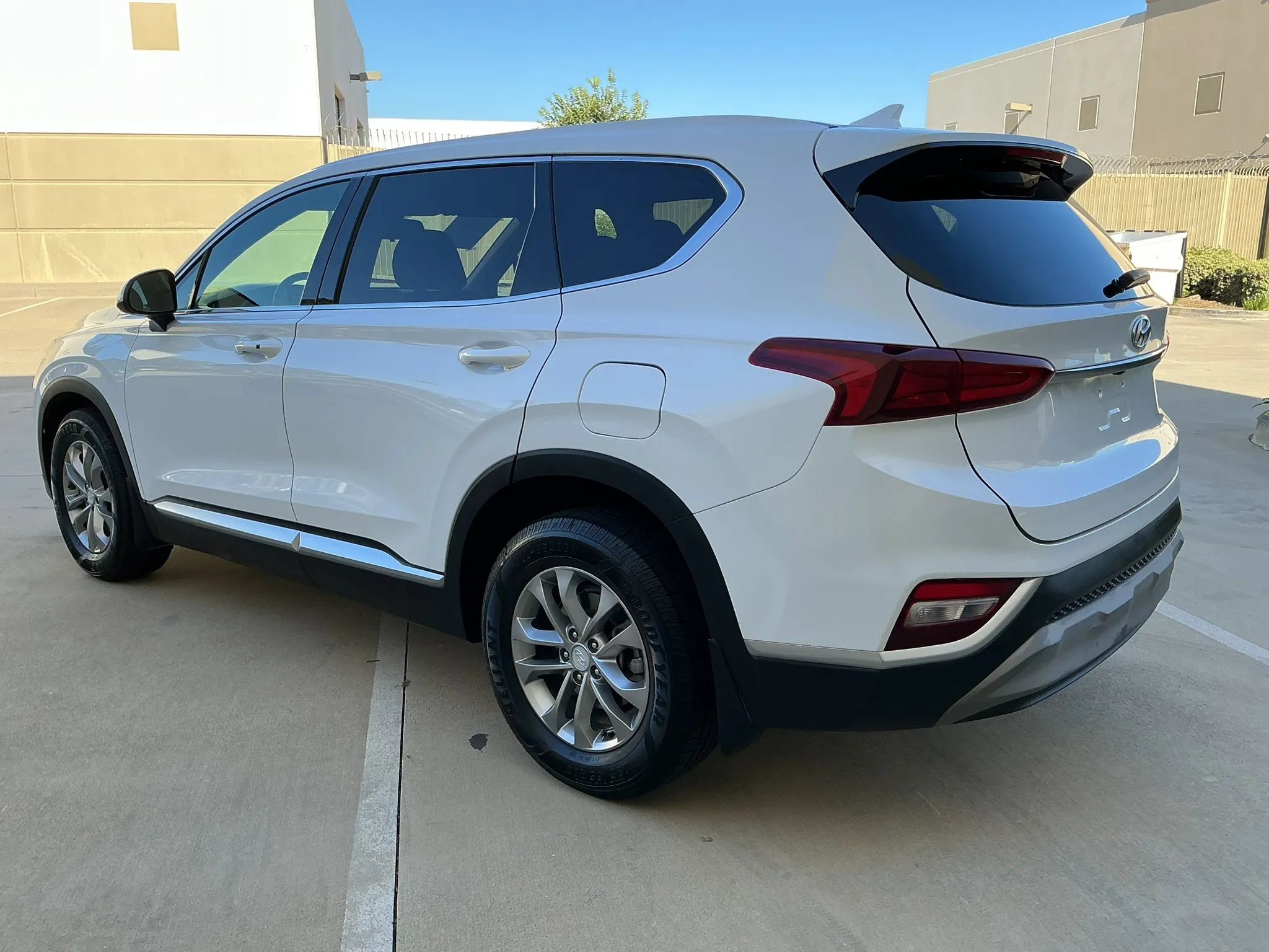 Used 2019 Hyundai Santa Fe SEL FWD image 7