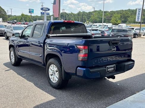 Used 2022 Nissan Frontier SV AWD/4WD image 2