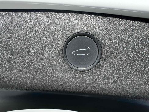 Used 2021 Tesla Model 3 Standard Range Plus image 9